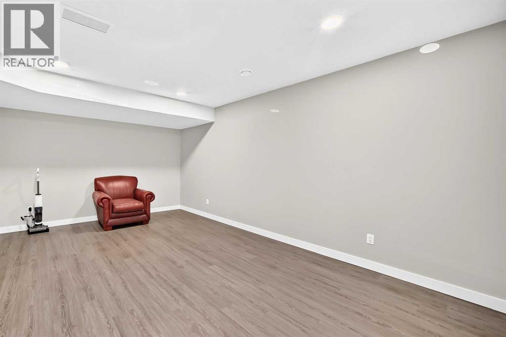 30 Iron Gate Boulevard — photo 26