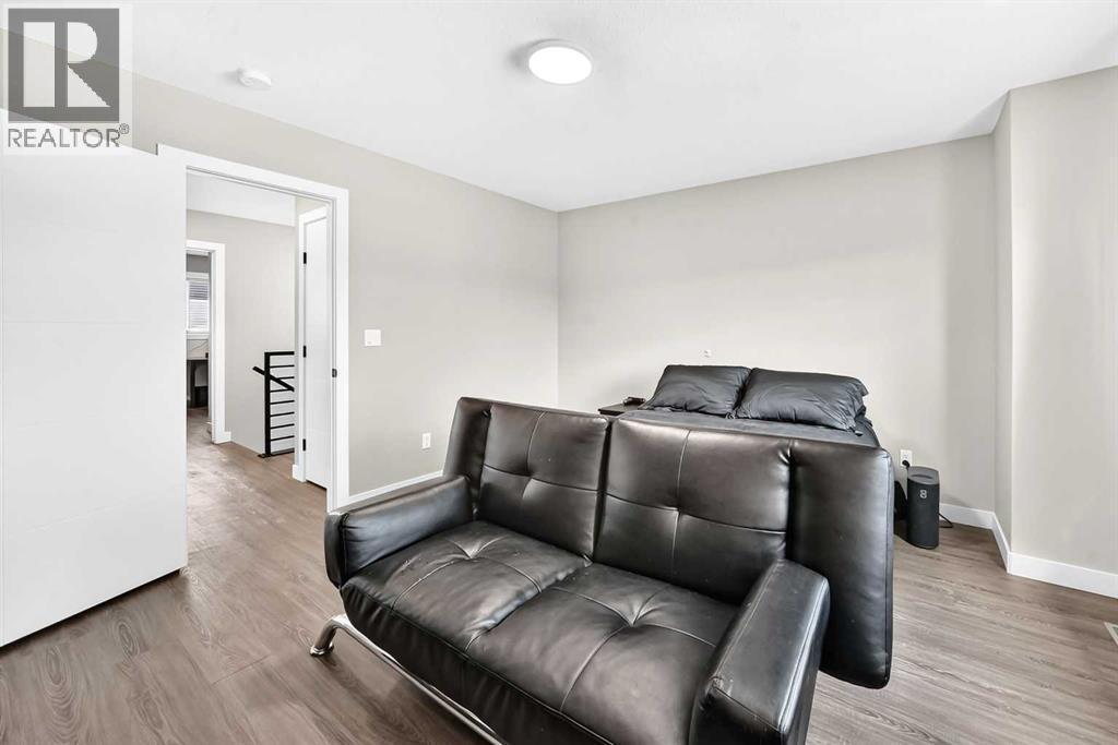 30 Iron Gate Boulevard — photo 16