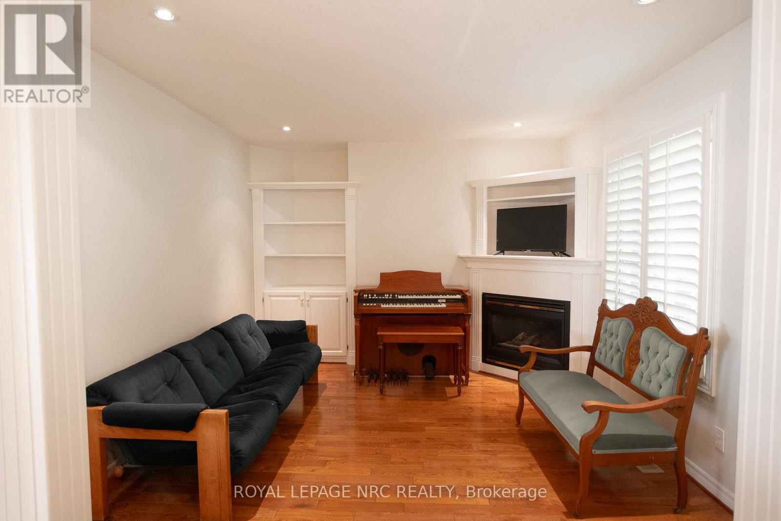 #6 4667 PORTAGE ROAD - 14