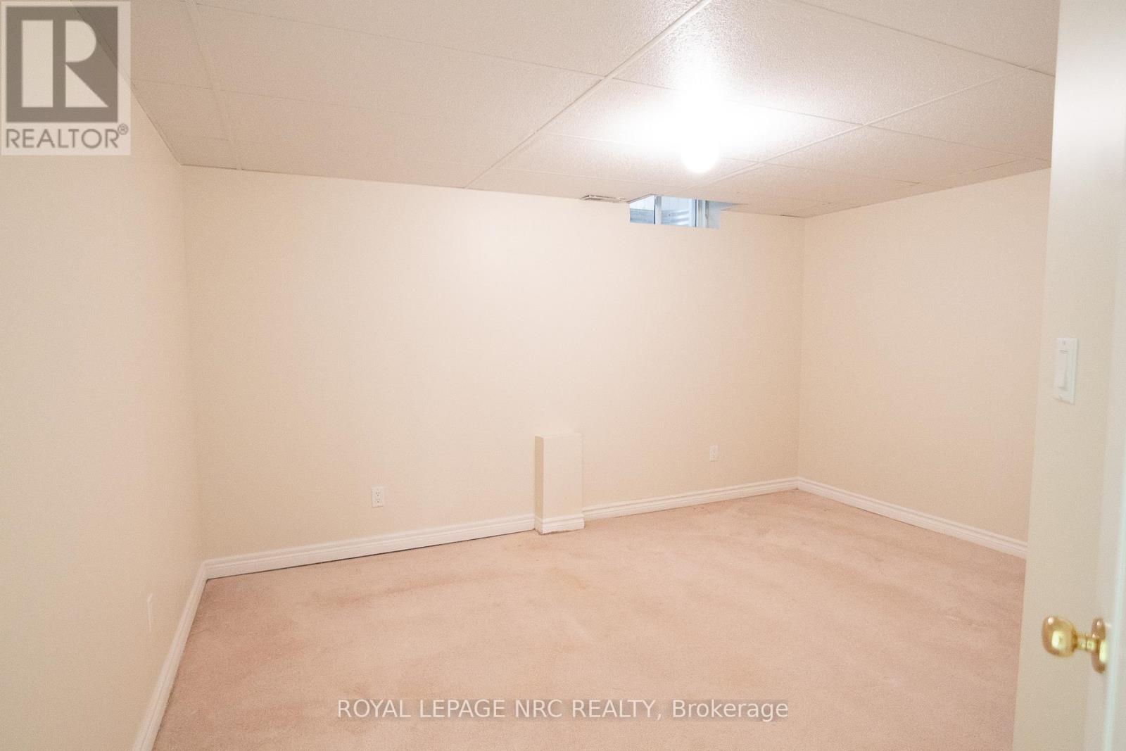 #6 4667 PORTAGE ROAD - 33