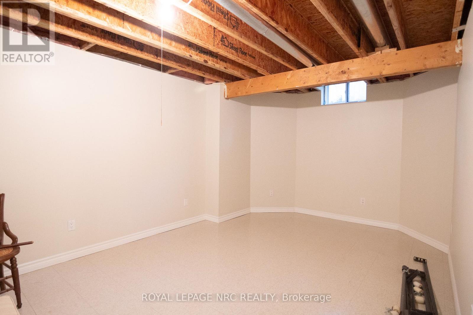 #6 4667 PORTAGE ROAD - 37