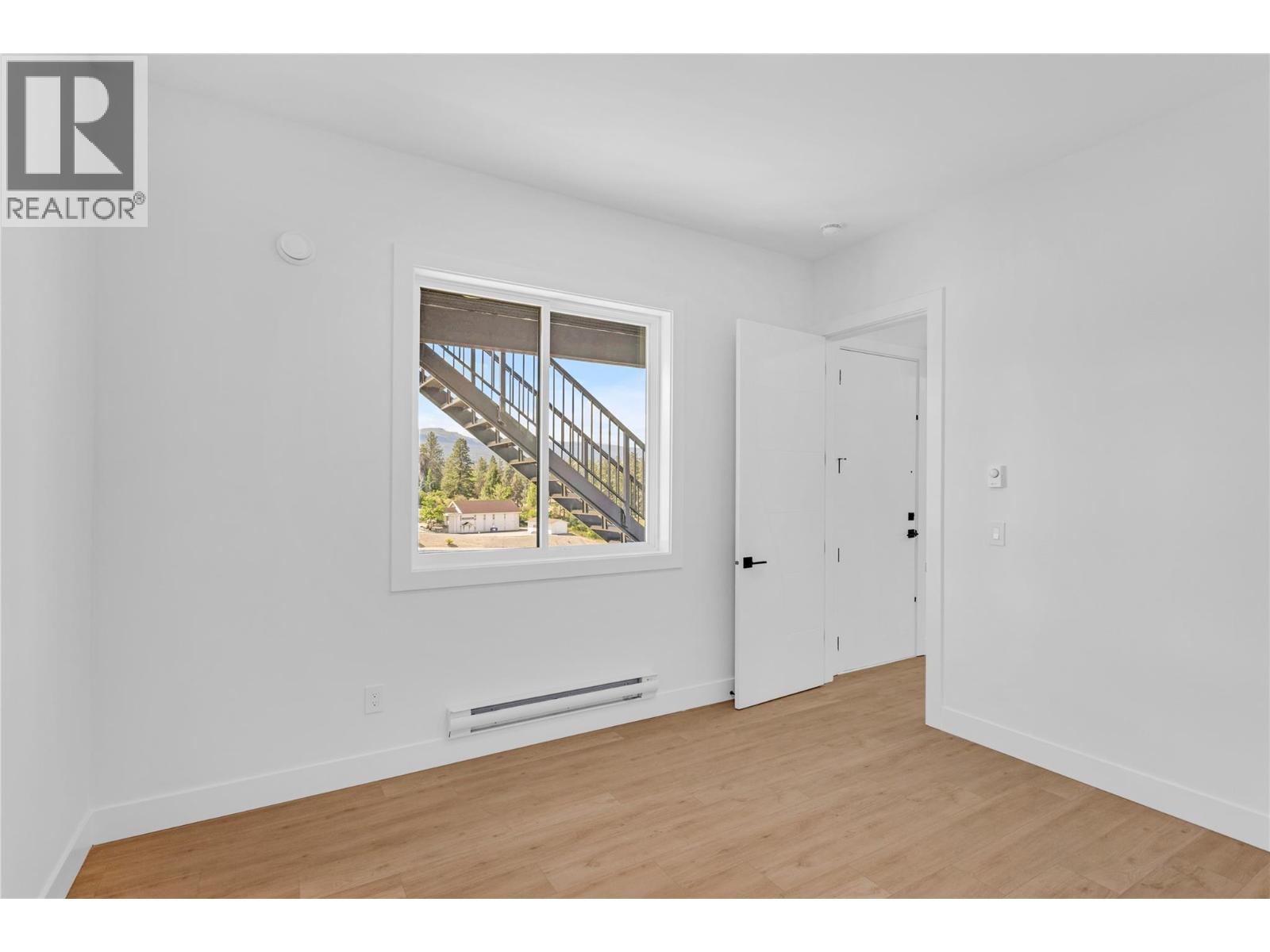 1152 Hume Avenue - 40