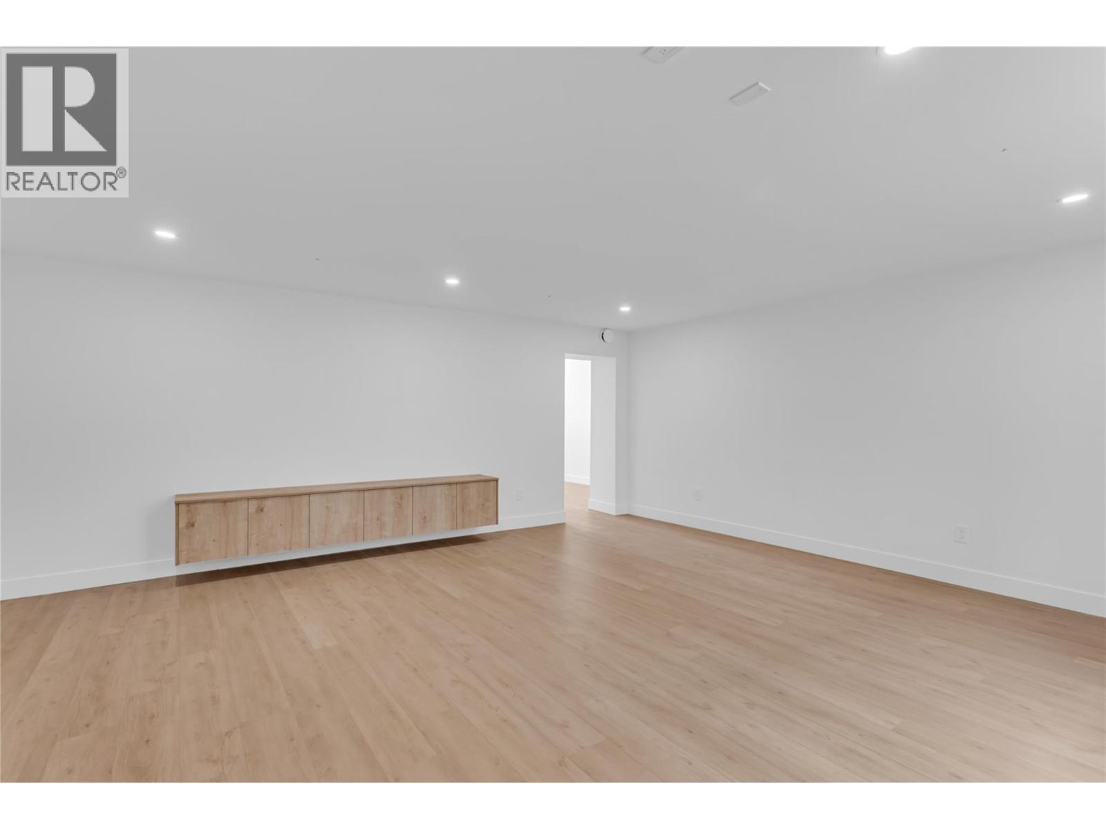 1152 Hume Avenue - 33