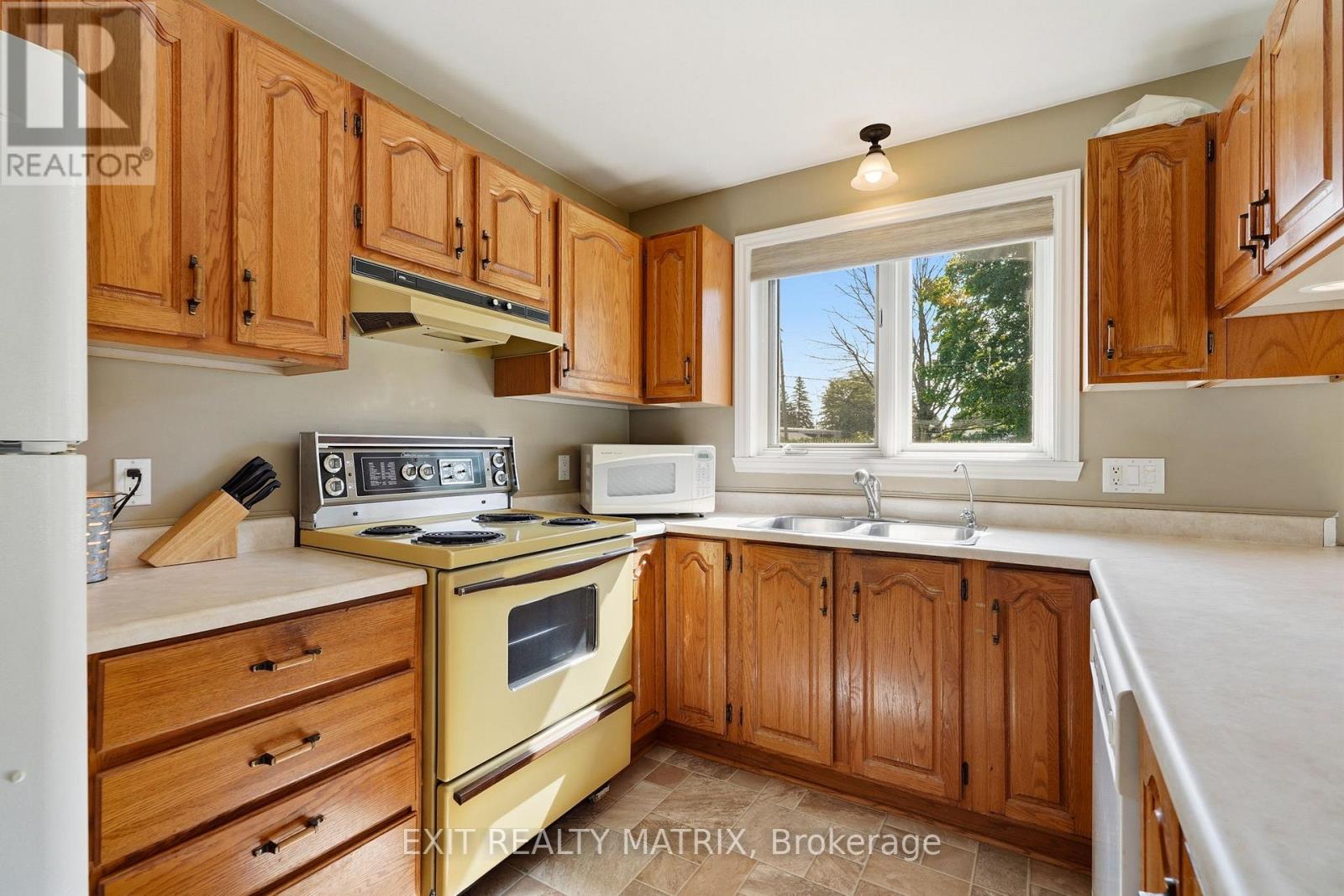 3 HILLVIEW CIRCLE - 13
