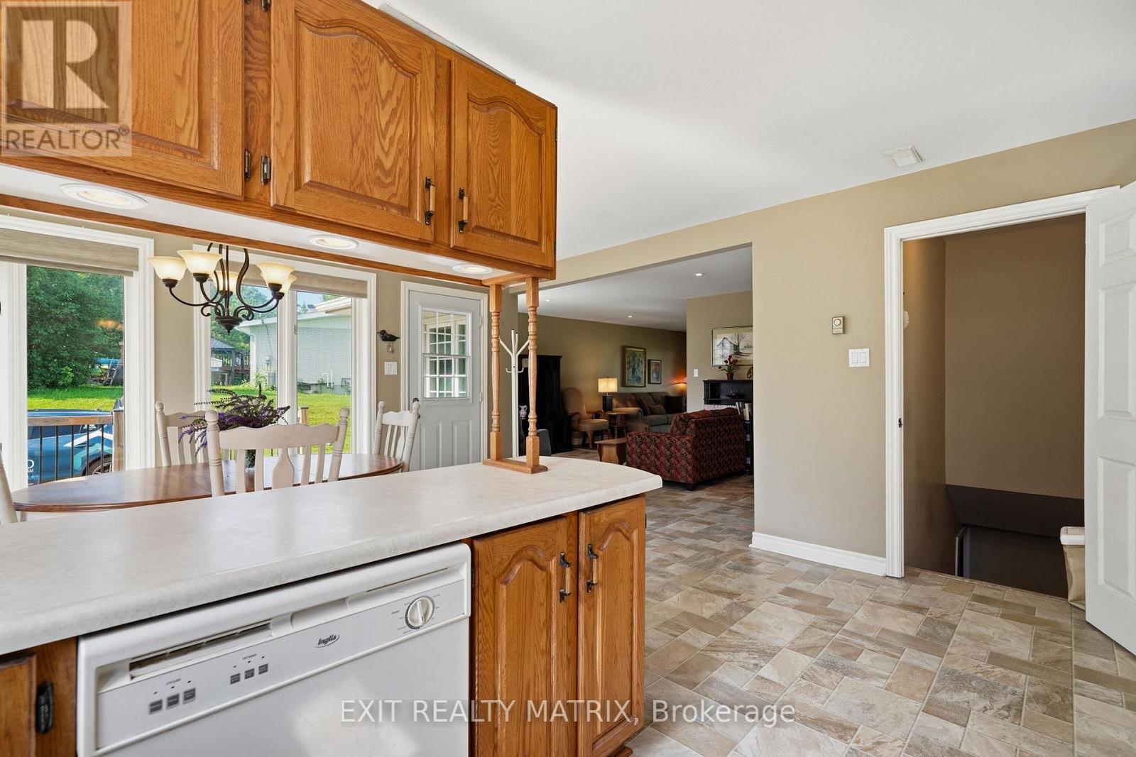 3 HILLVIEW CIRCLE - 14