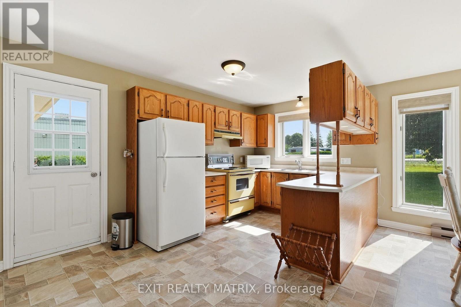 3 HILLVIEW CIRCLE - 11