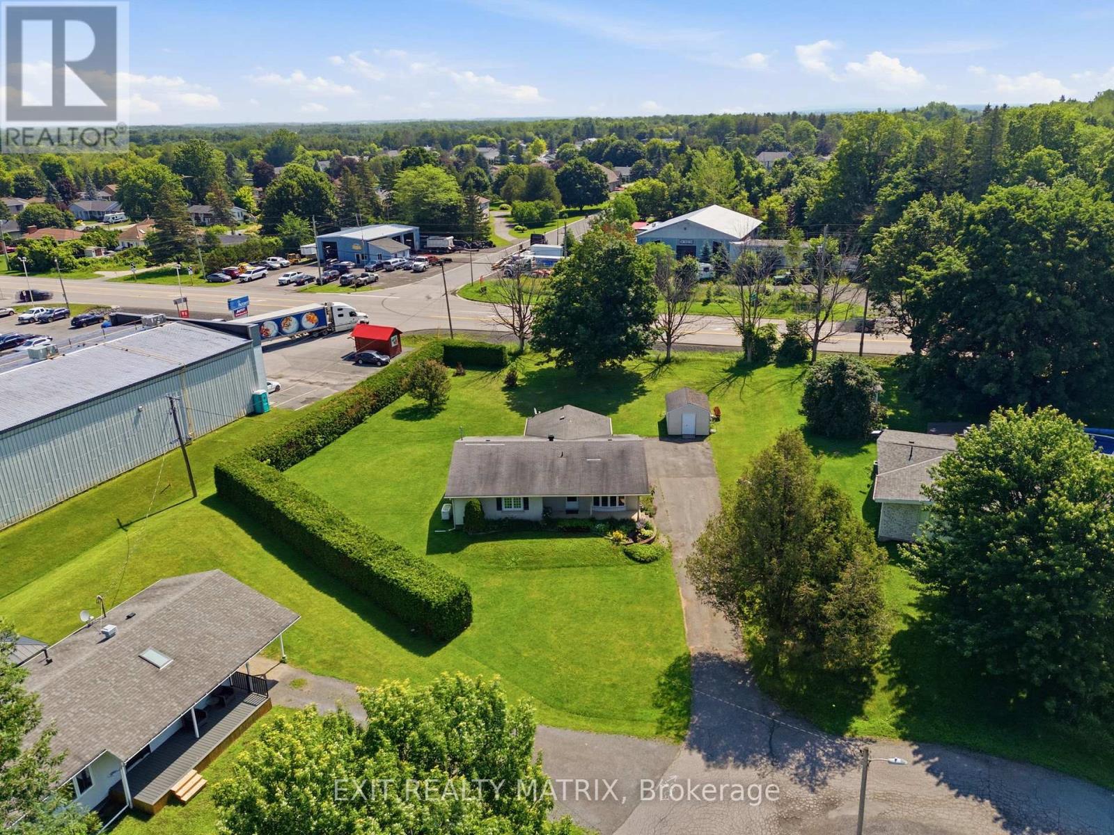 3 HILLVIEW CIRCLE - 32