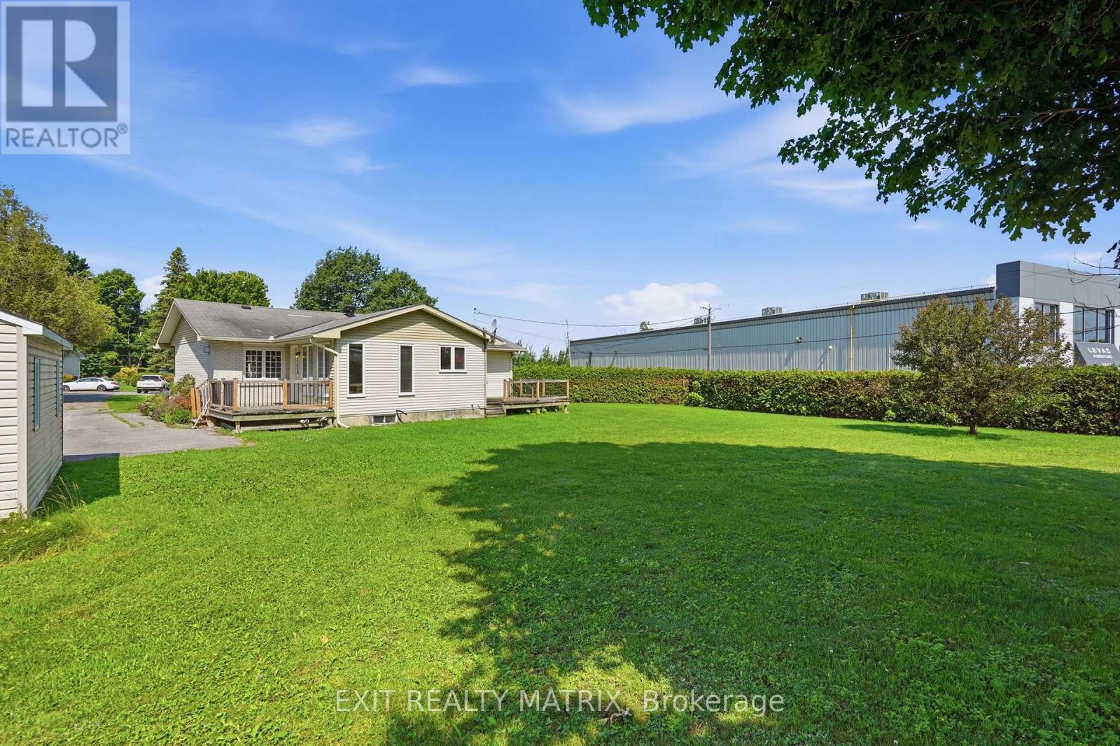 3 HILLVIEW CIRCLE - 27