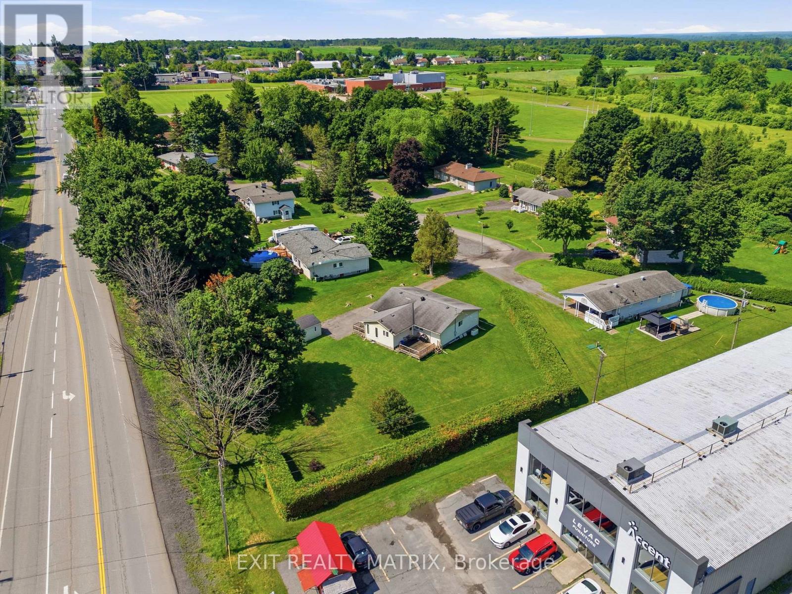 3 HILLVIEW CIRCLE - 35