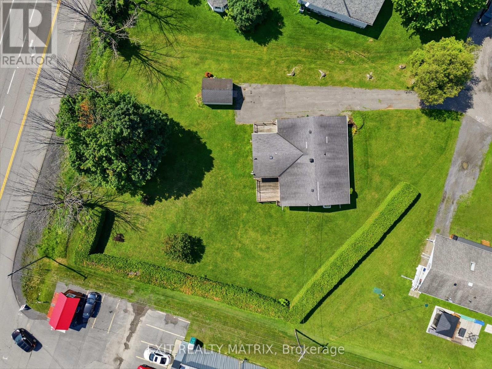 3 HILLVIEW CIRCLE - 34