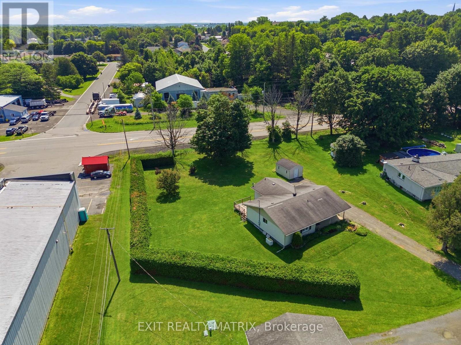 3 HILLVIEW CIRCLE - 33