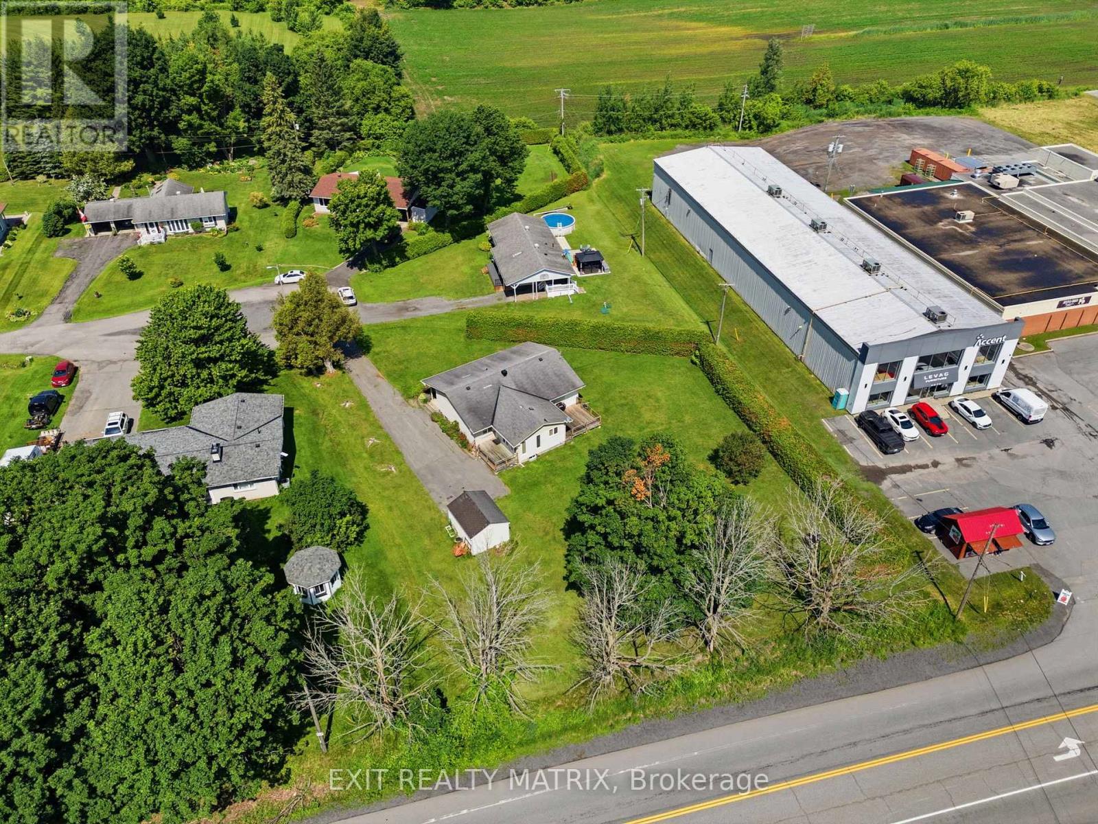 3 HILLVIEW CIRCLE - 36