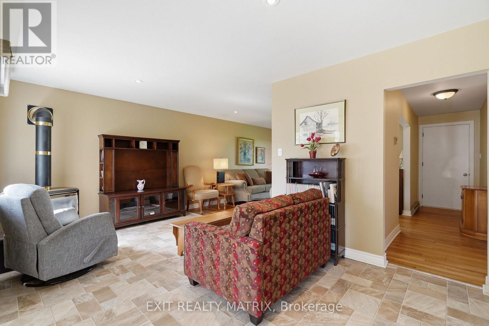 3 HILLVIEW CIRCLE - 8