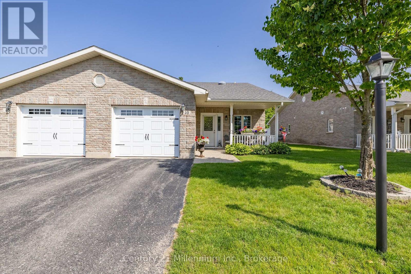 16 CLOVER CRESCENT - 1