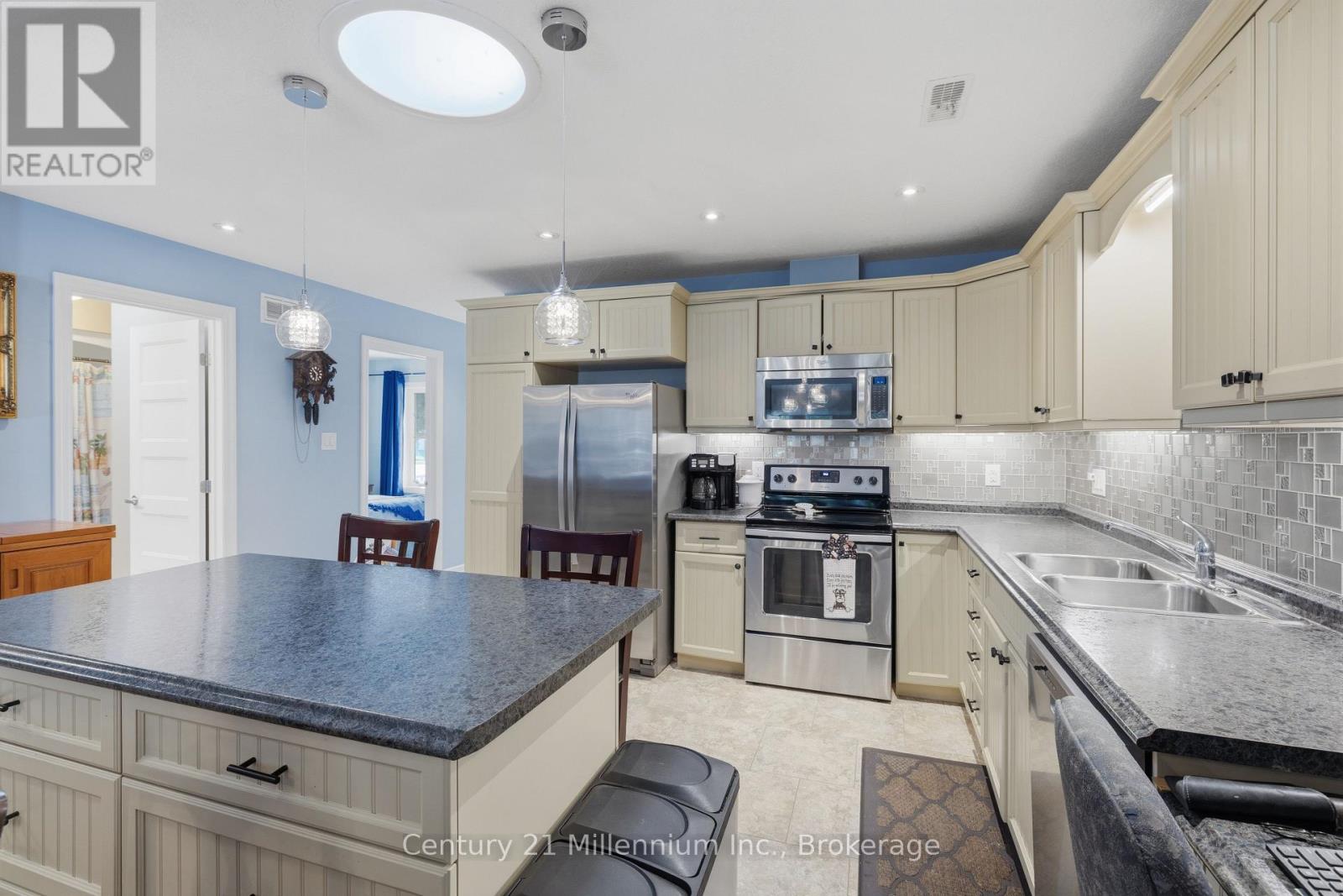 16 CLOVER CRESCENT - 10