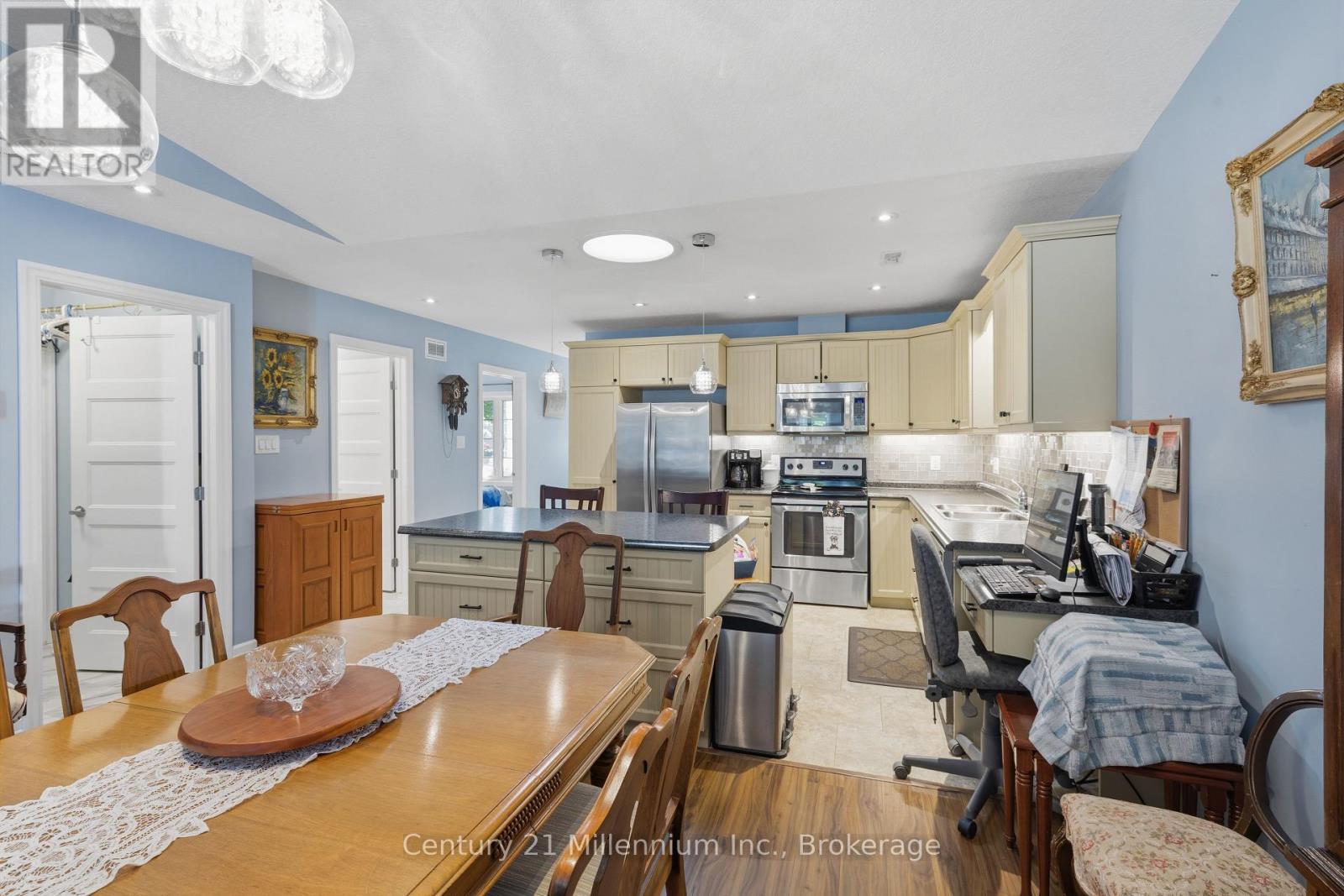 16 CLOVER CRESCENT - 11
