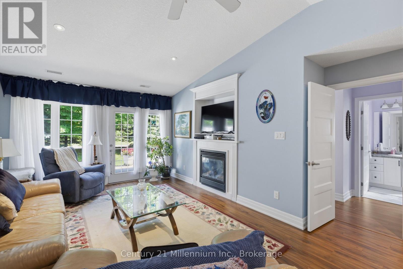16 CLOVER CRESCENT - 12