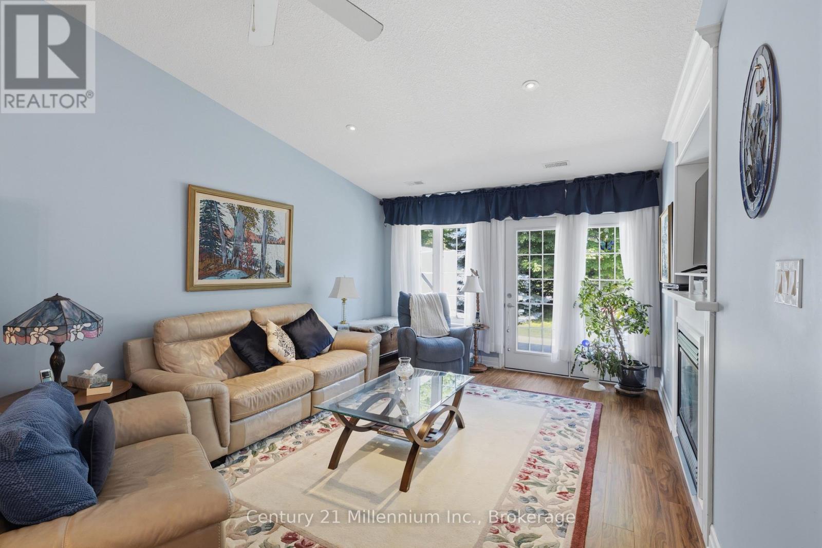 16 CLOVER CRESCENT - 14