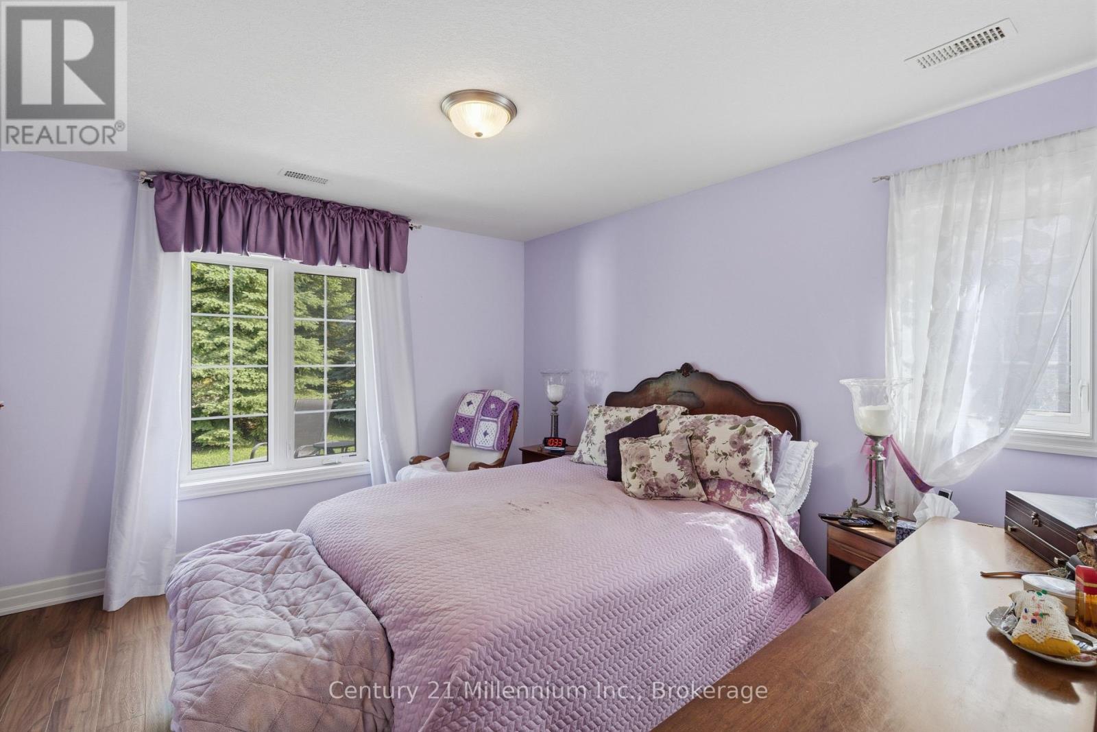 16 CLOVER CRESCENT - 16
