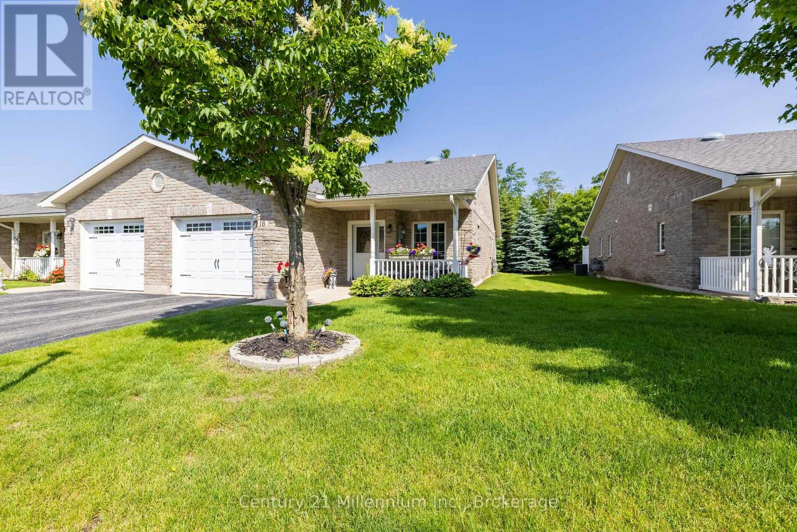 16 CLOVER CRESCENT - 2