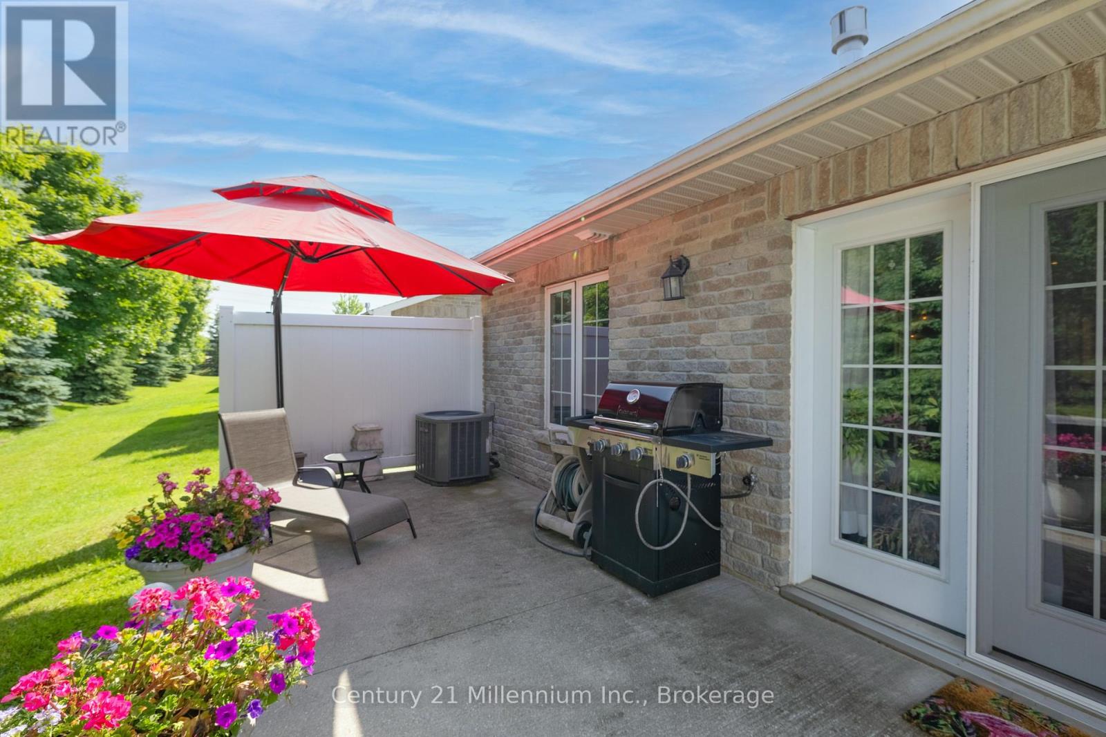 16 CLOVER CRESCENT - 21