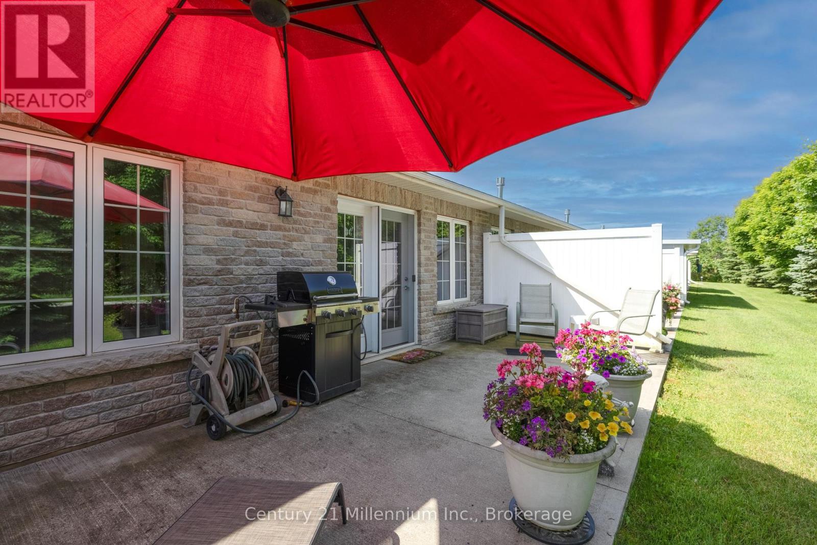 16 CLOVER CRESCENT - 22