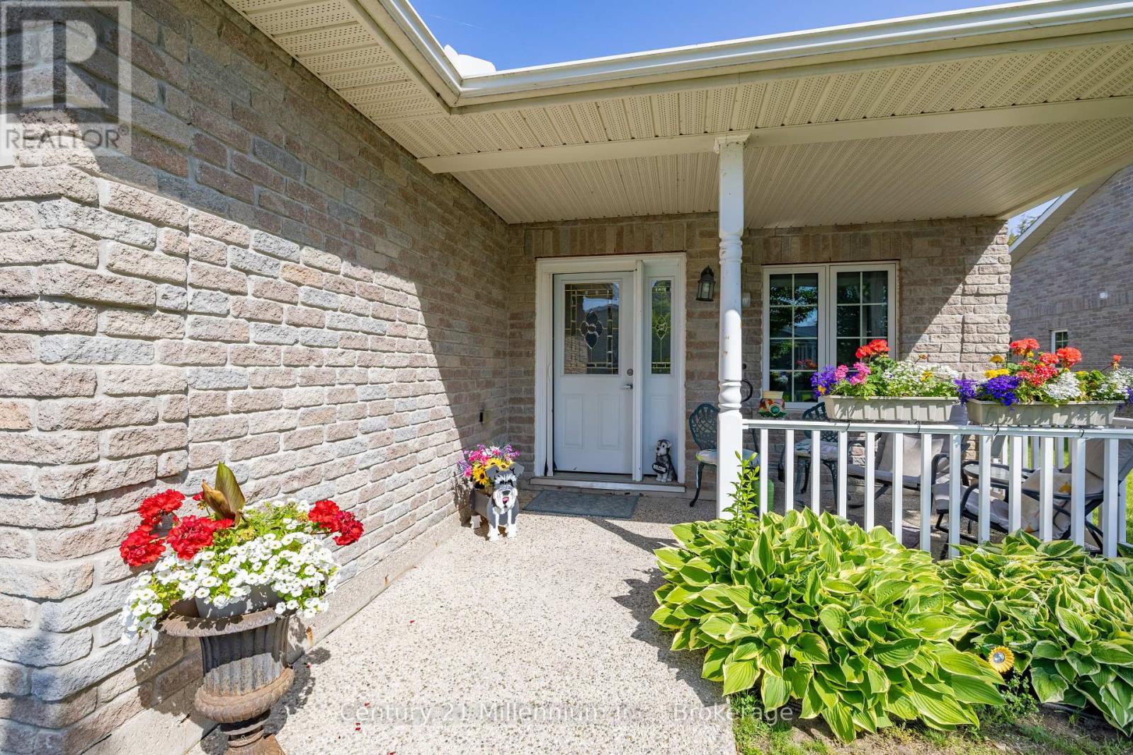 16 CLOVER CRESCENT - 4