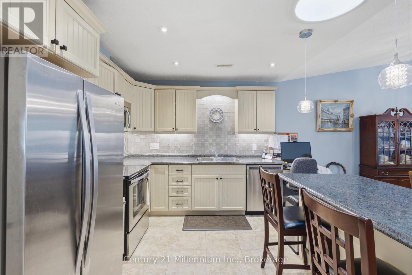16 CLOVER CRESCENT - 6