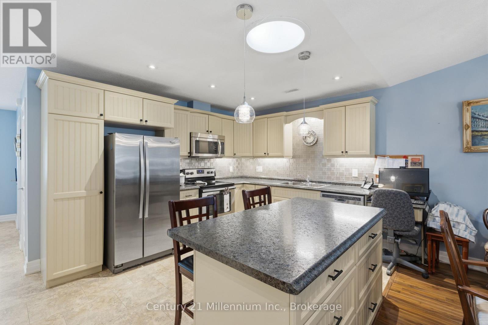 16 CLOVER CRESCENT - 9