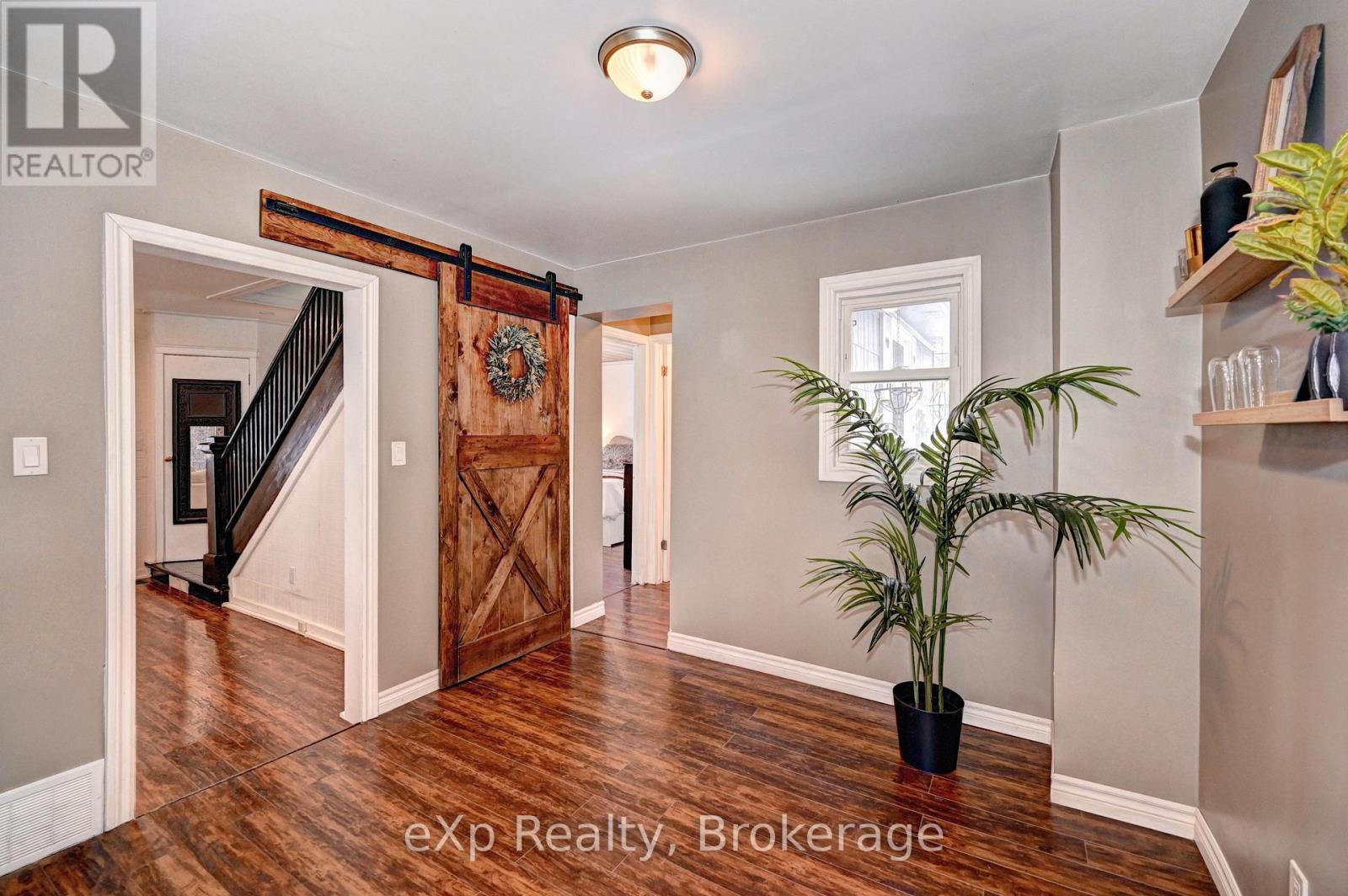 310 BARBER AVENUE N - 10