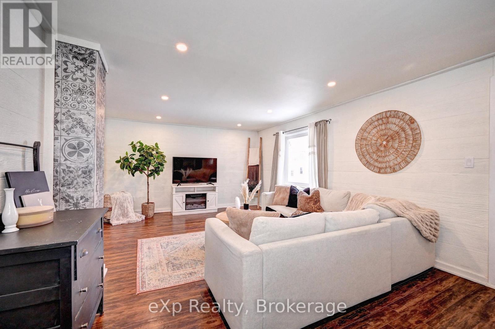 310 BARBER AVENUE N - 12