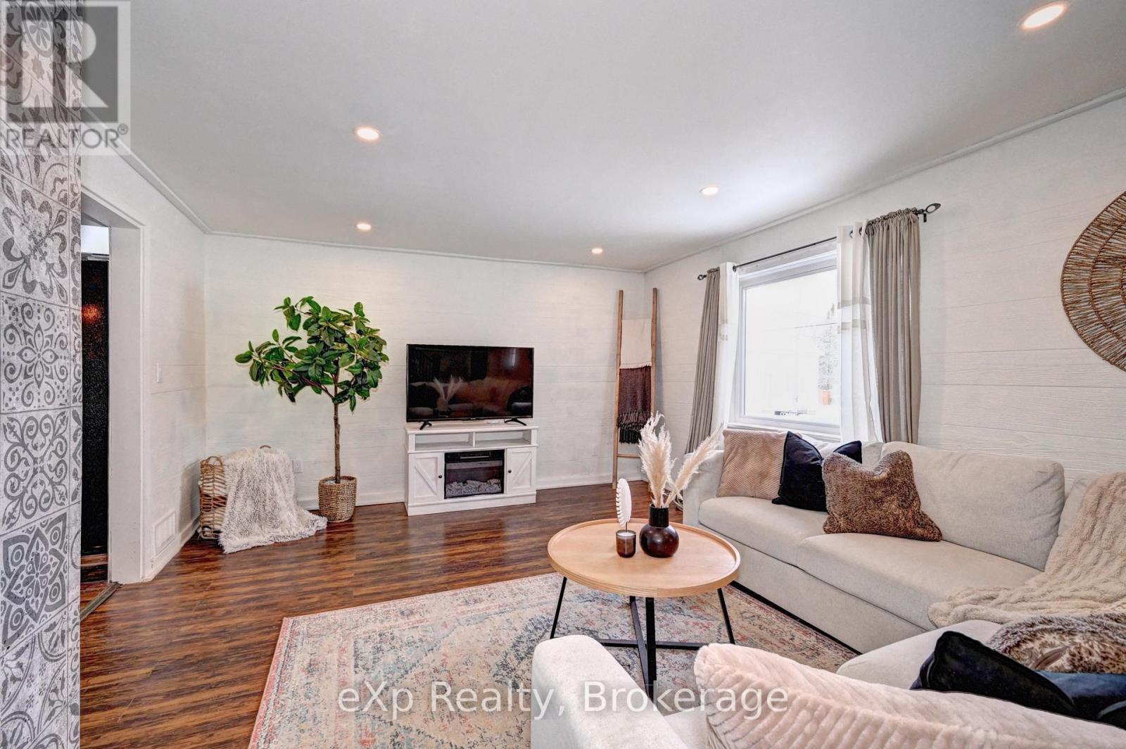 310 BARBER AVENUE N - 13
