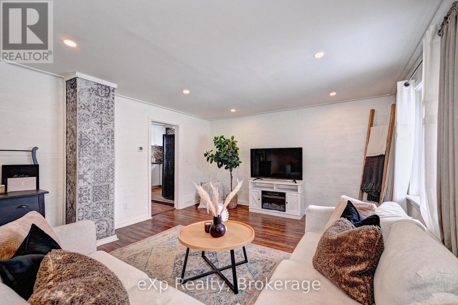 310 BARBER AVENUE N - 14