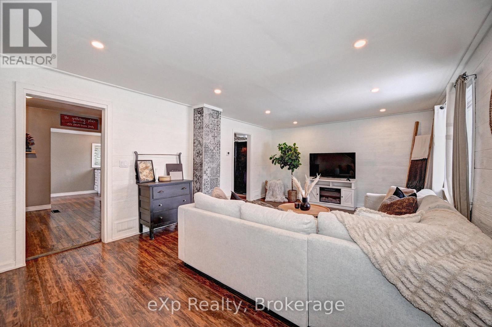 310 BARBER AVENUE N - 15