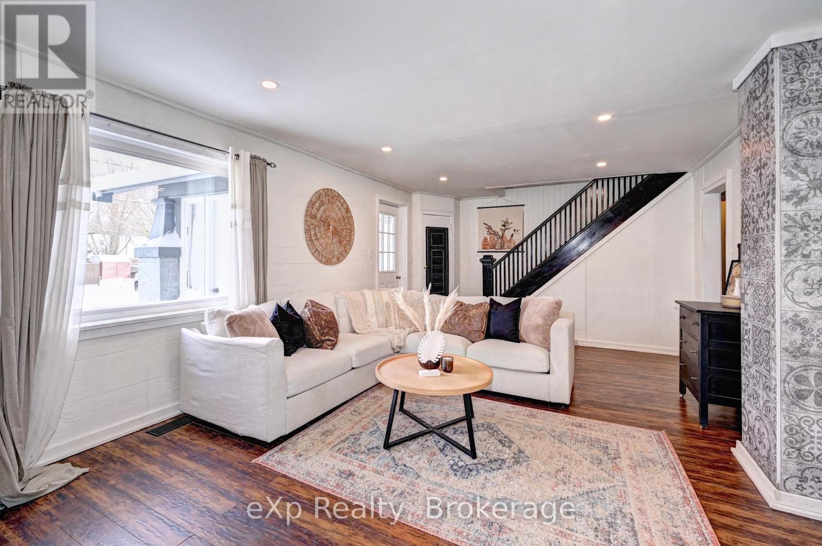 310 BARBER AVENUE N - 16