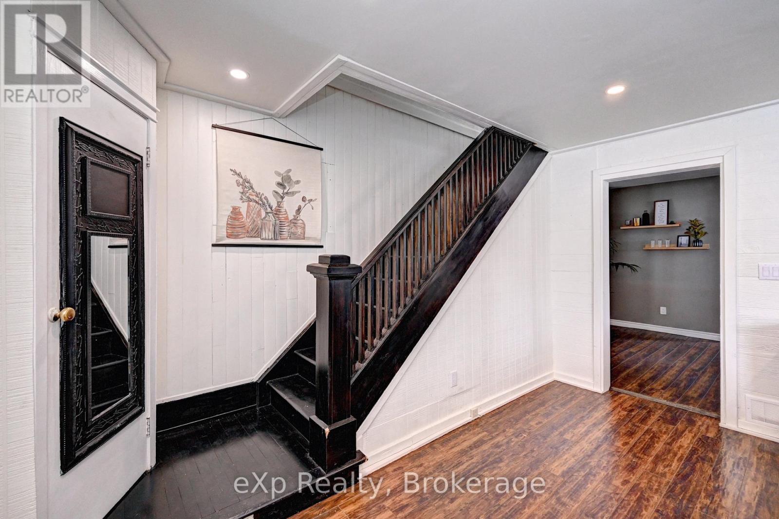 310 BARBER AVENUE N - 21