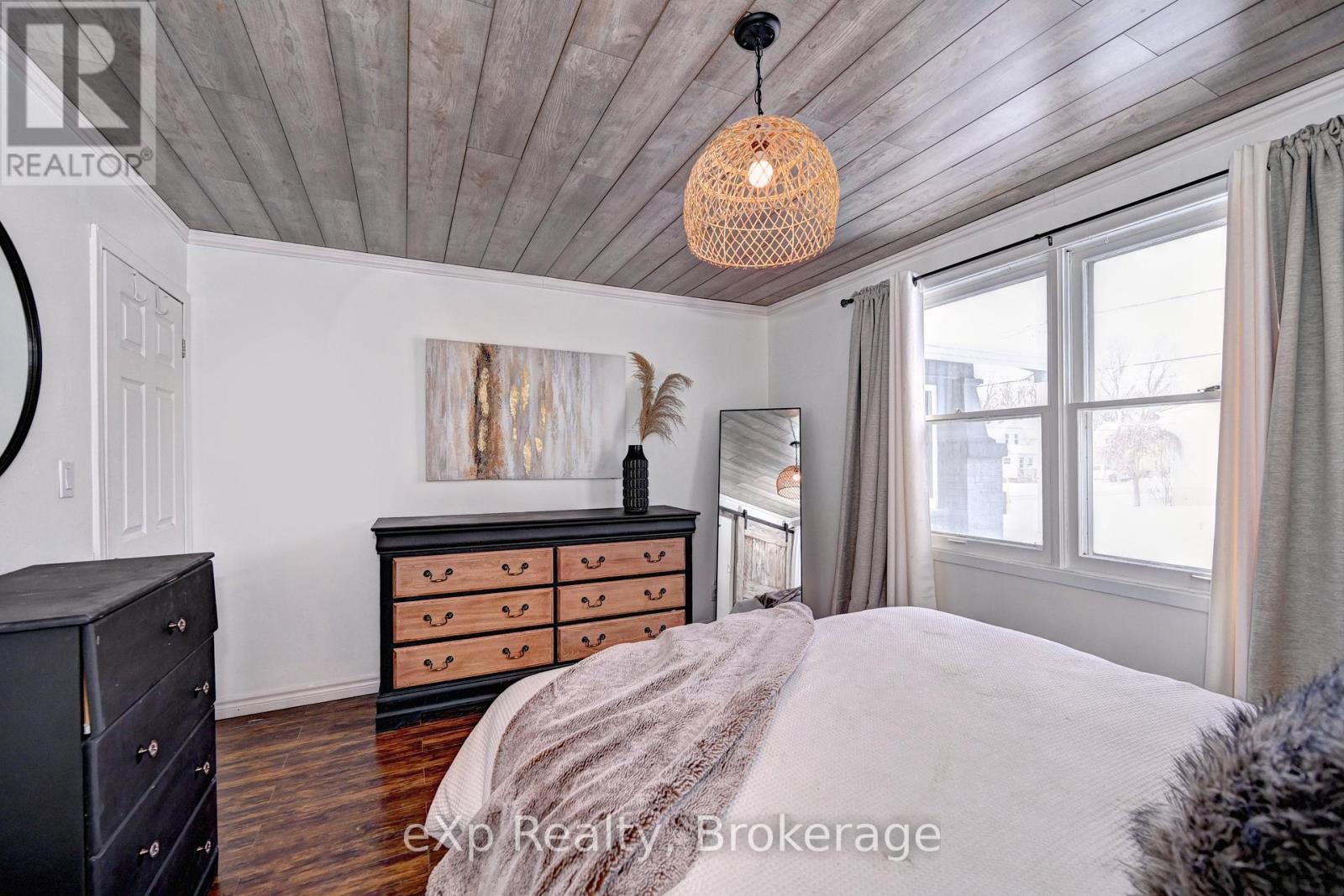 310 BARBER AVENUE N - 23