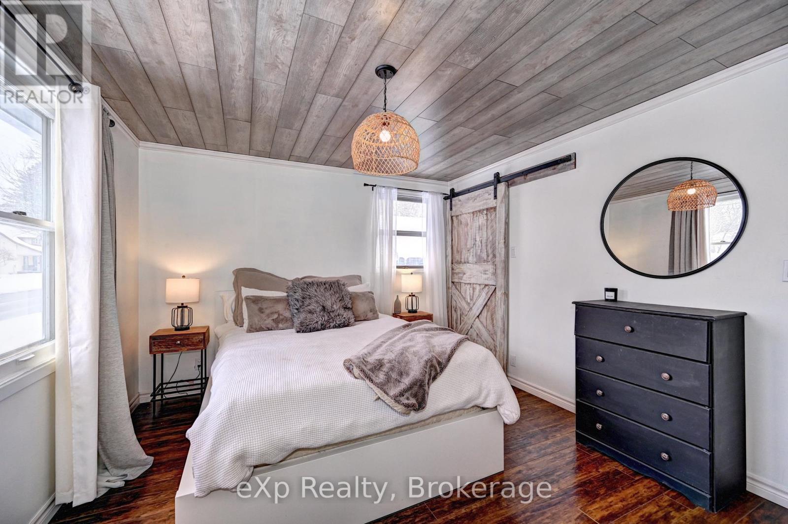 310 BARBER AVENUE N - 25