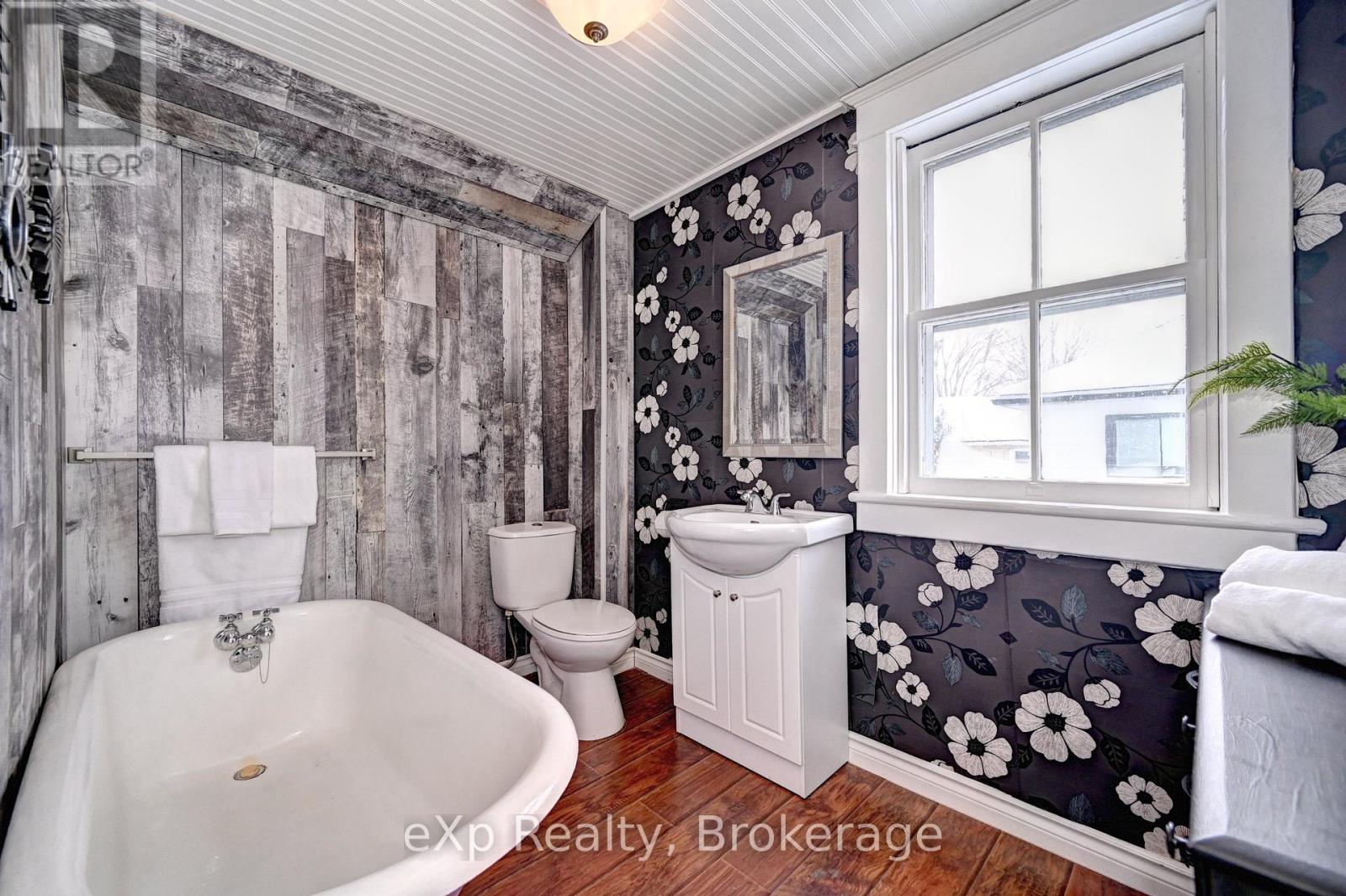 310 BARBER AVENUE N - 27