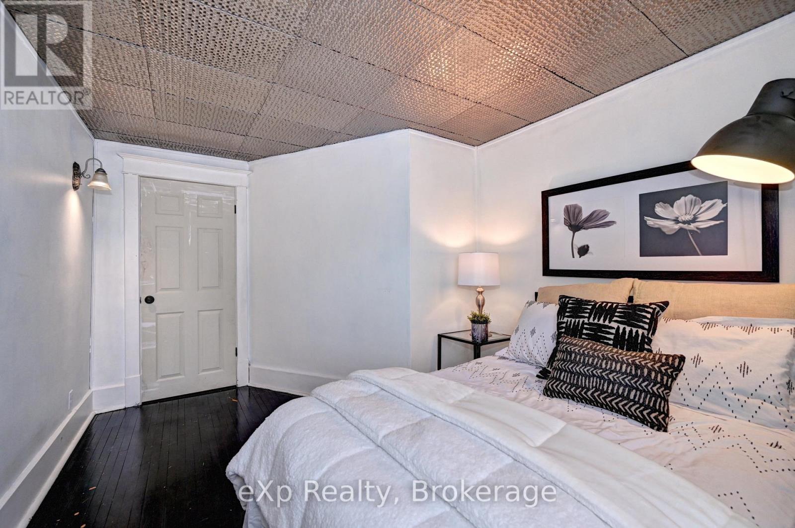 310 BARBER AVENUE N - 31