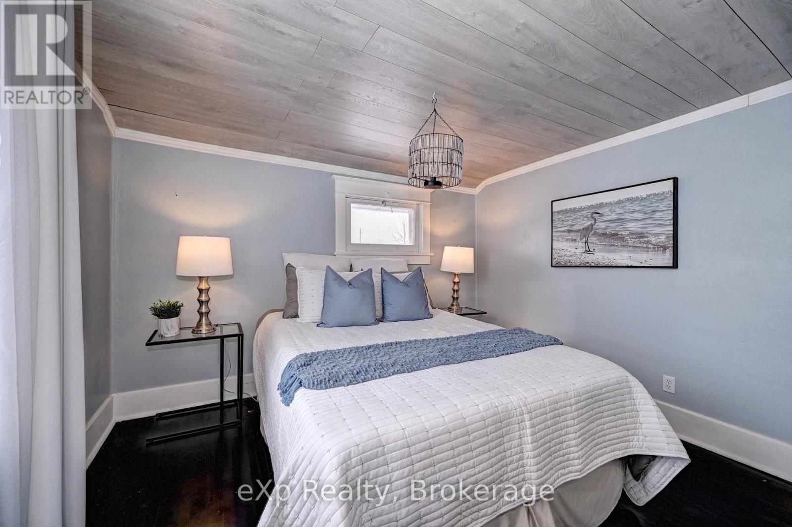 310 BARBER AVENUE N - 32