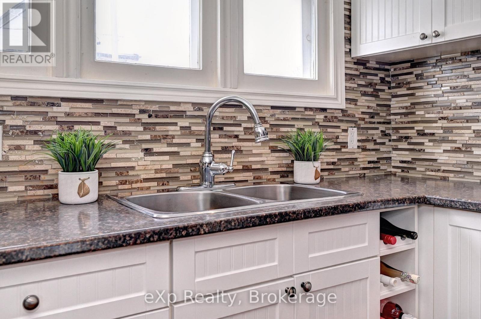 310 BARBER AVENUE N - 34