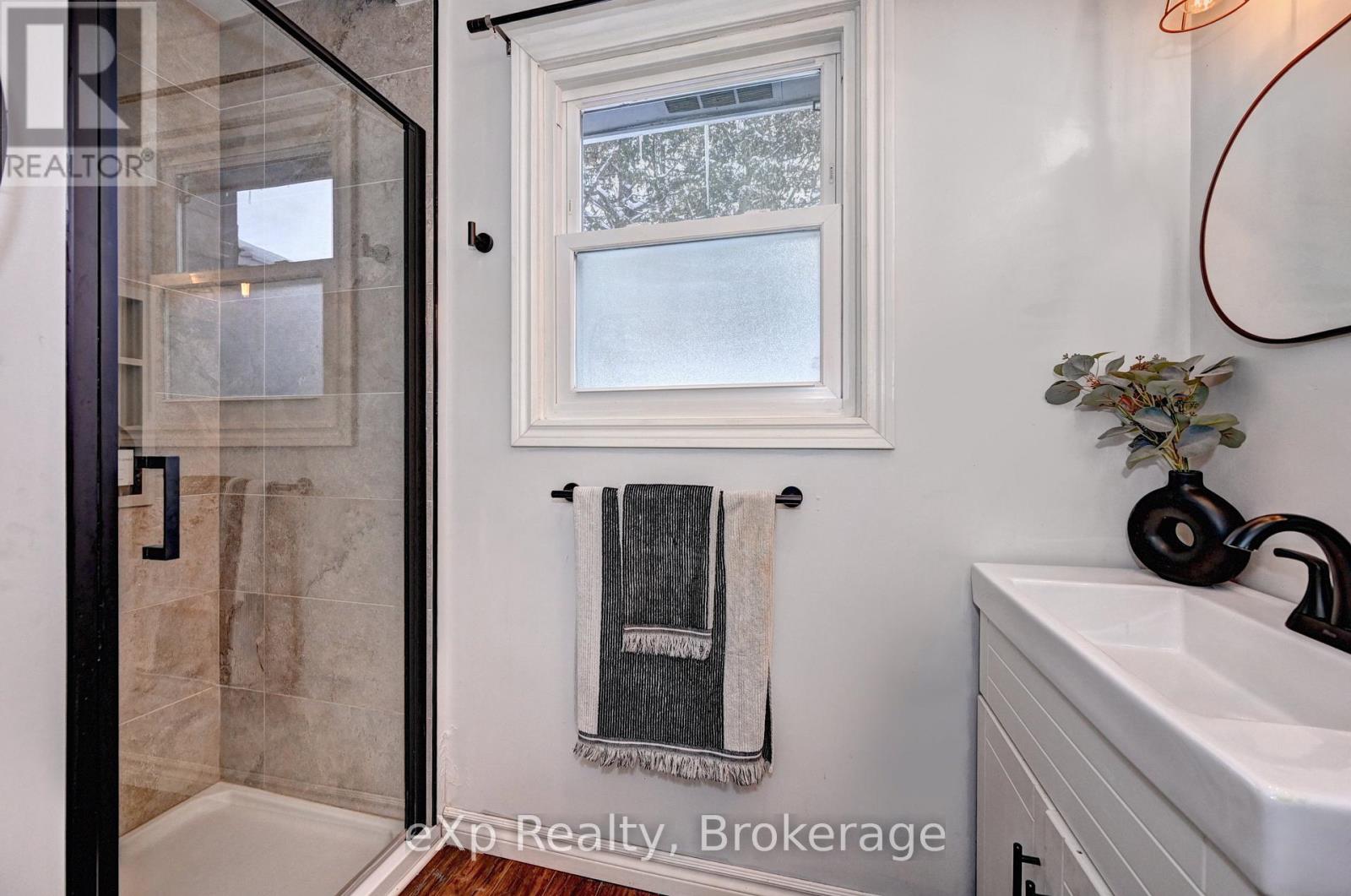 310 BARBER AVENUE N - 35