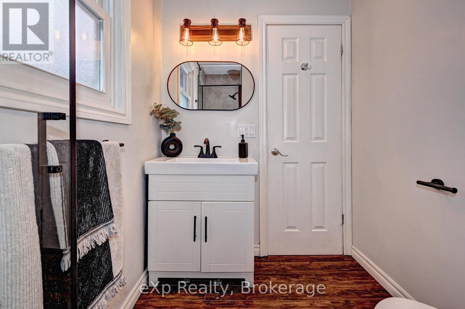 310 BARBER AVENUE N - 36