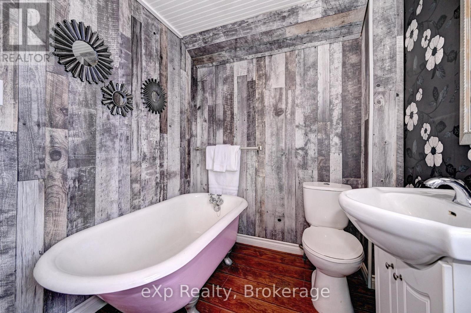 310 BARBER AVENUE N - 37