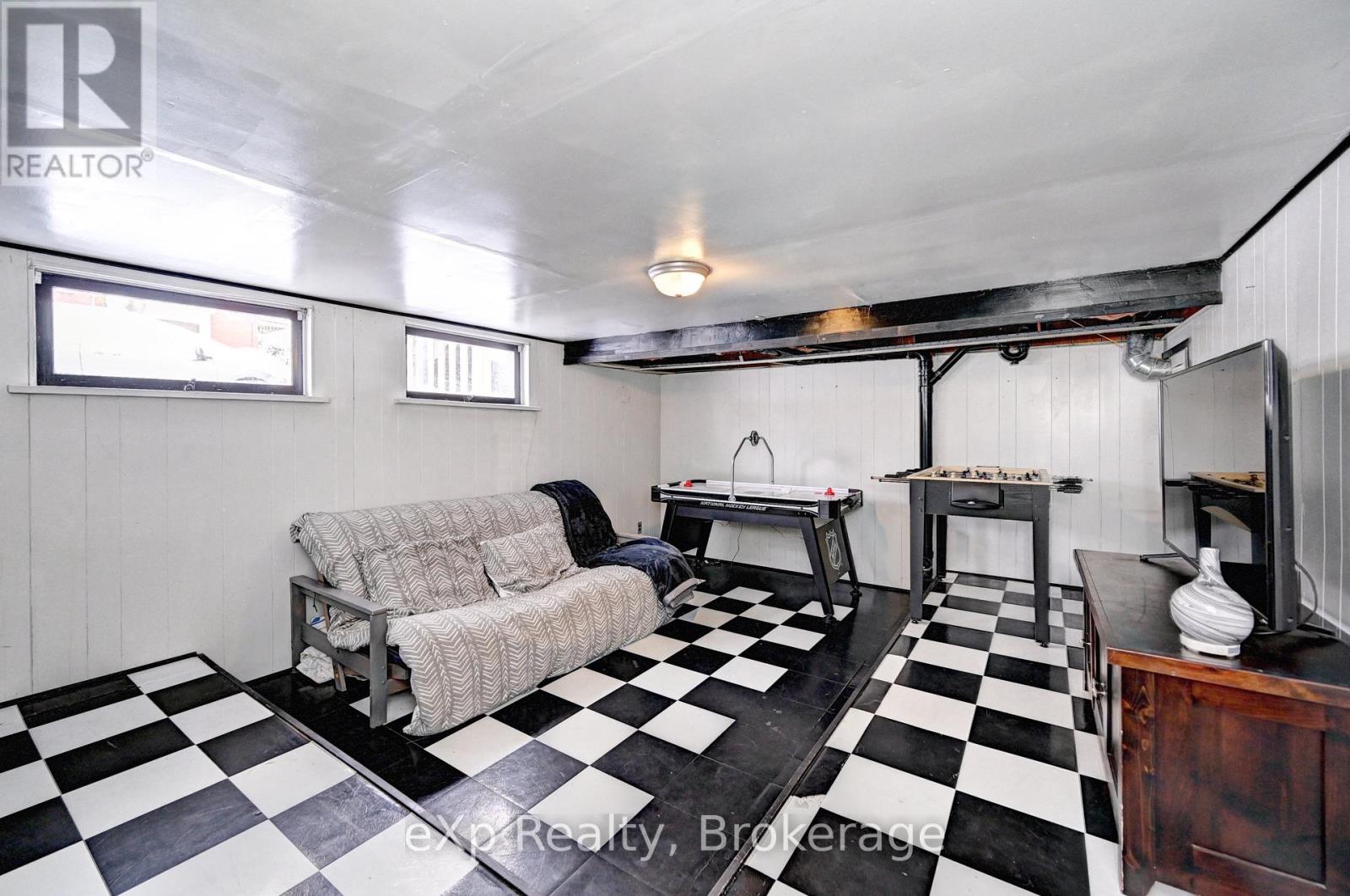310 BARBER AVENUE N - 42