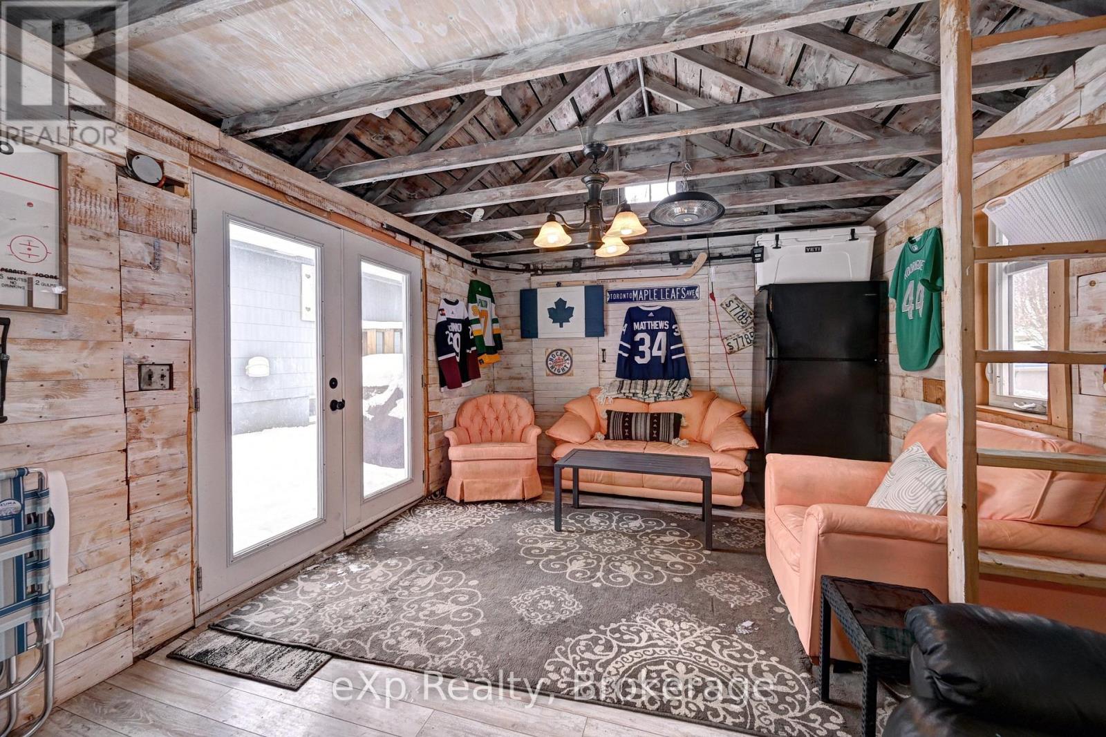 310 BARBER AVENUE N - 44