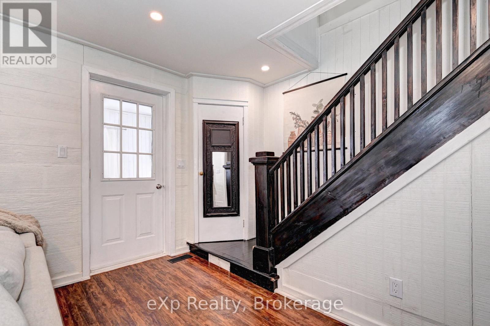 310 BARBER AVENUE N - 5