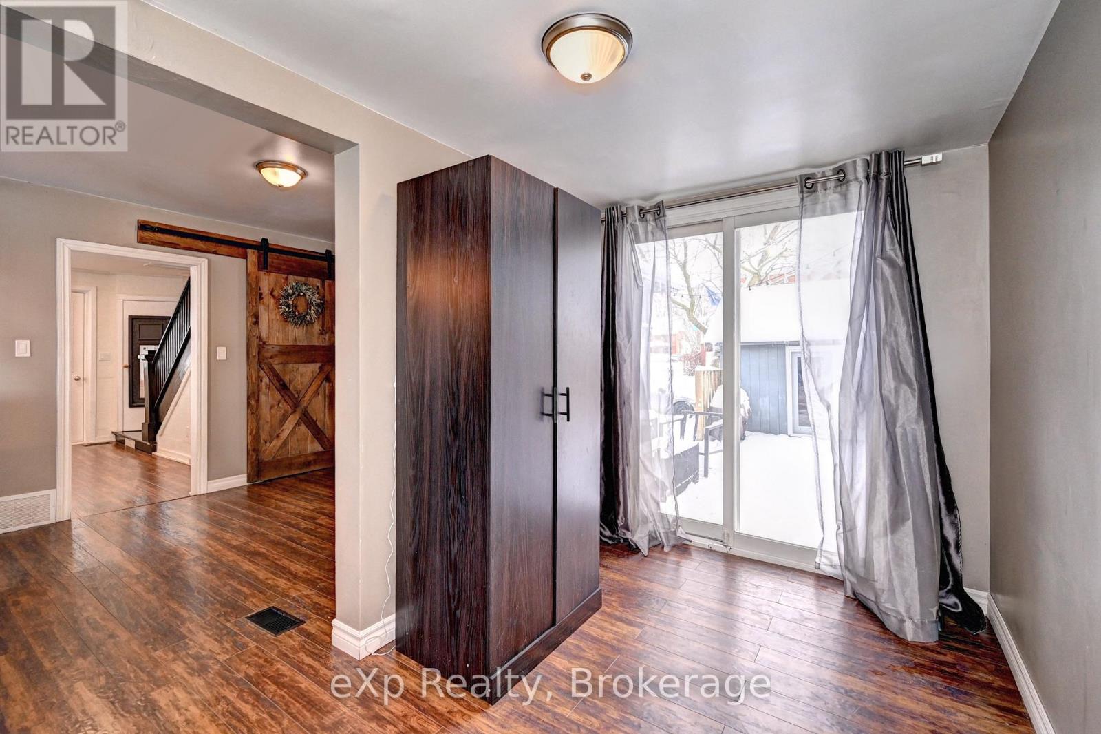 310 BARBER AVENUE N - 6