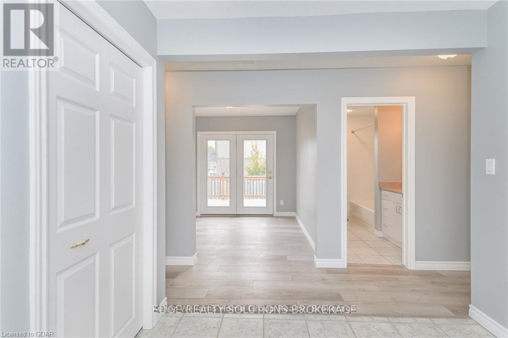 130 FORFAR STREET E - 14